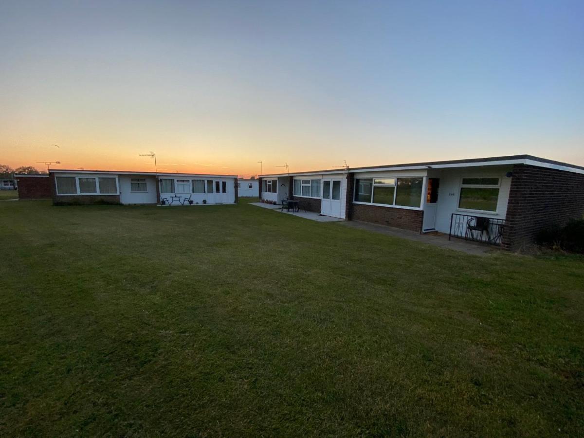 East Coast Chalets, Bee's Knees @ California Sands Apartment