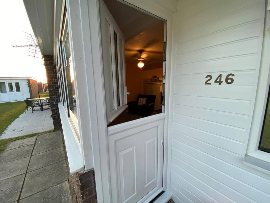 East Coast Chalets, Bee's Knees @ California Sands Apartment