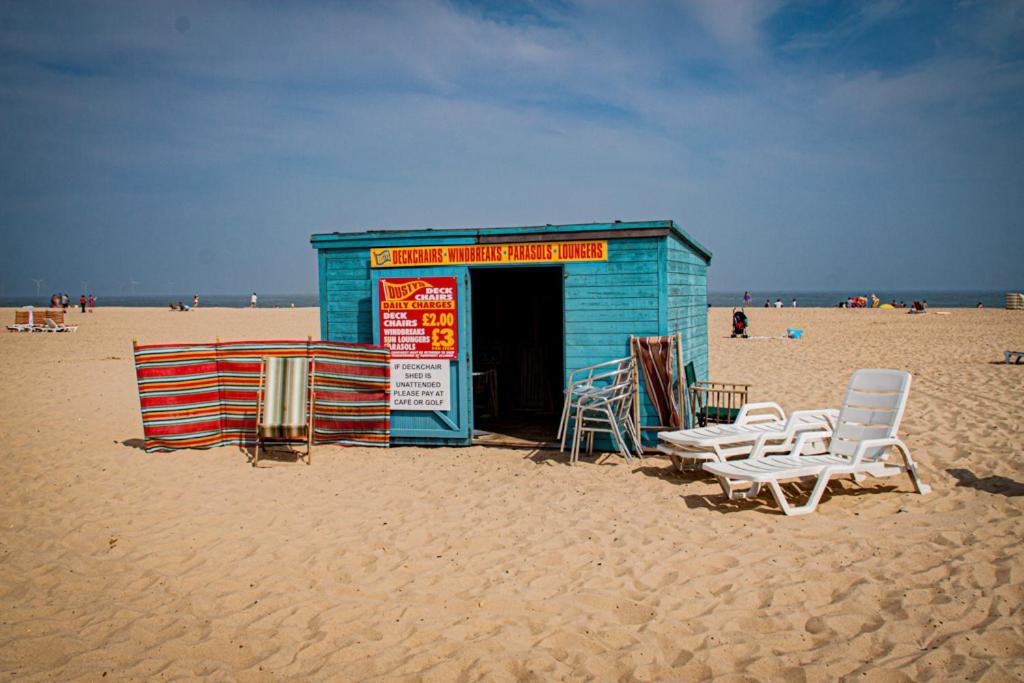 East Coast Chalets, Bee's Knees @ California Sands *